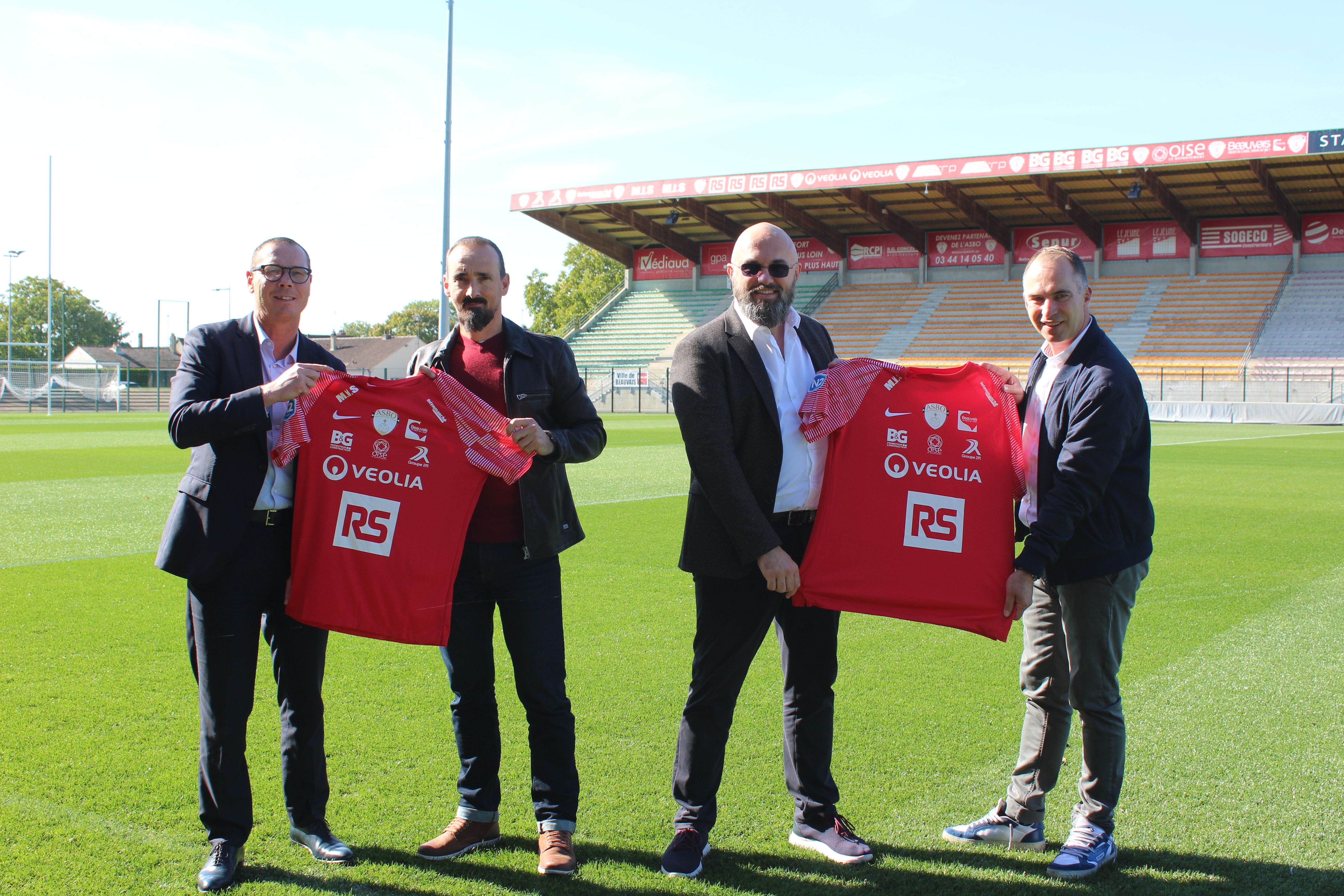 #Club Remise de maillots à notre partenaire historique RS France