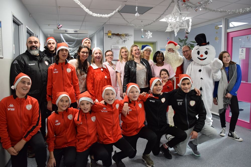 #Noël Les jeunes Beauvaisiens distribuent des cadeaux aux enfants malades